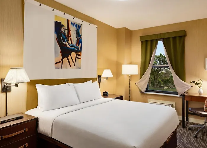 Lincoln Hotel 4*